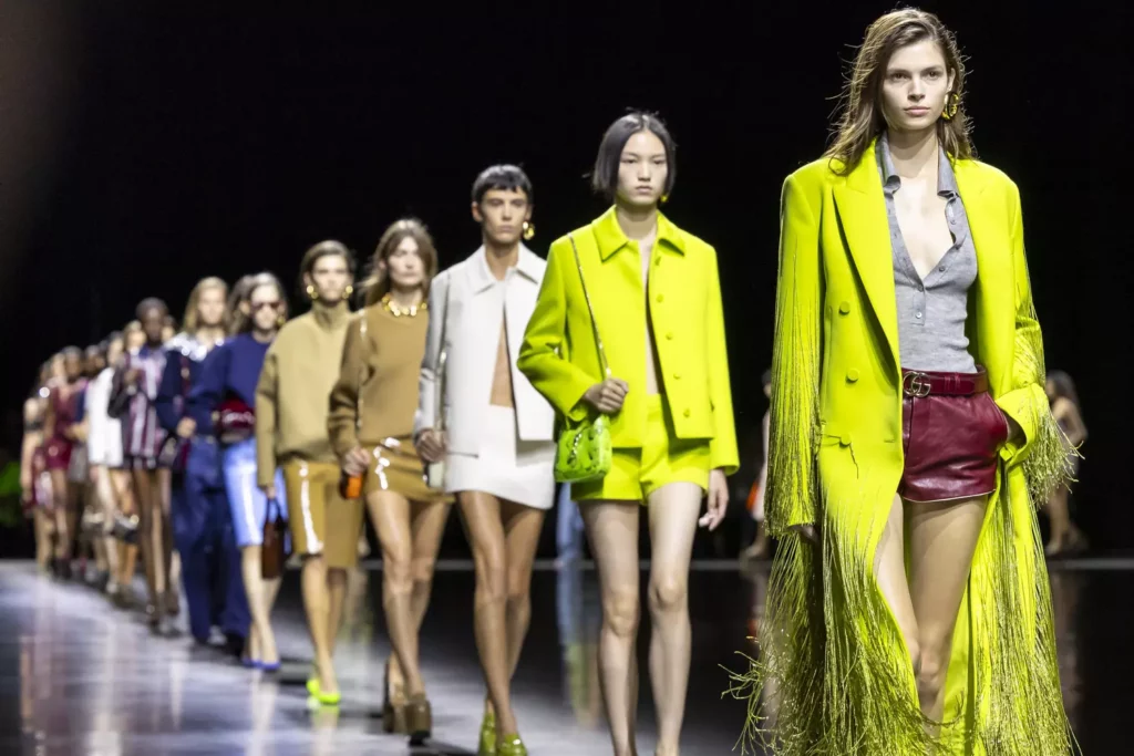 Découvrez la nouvelle collection prinptemps 2026. Créee par Jean Paul Gaultier. Le défilé de Paris à eu un grand succès à la fashion week.
